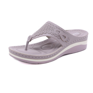 (Sold Out, No Replacement) Amazon's New 2025 European and American Style Women's Sandals, Large Size, Lightweight, Retro Massage Clip-On Sandals