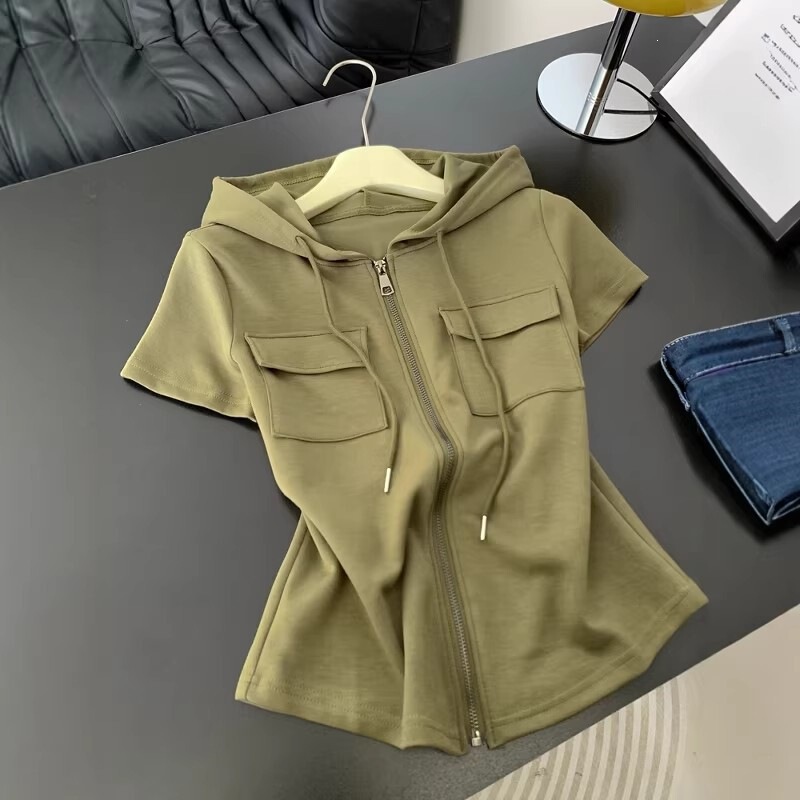 Designed Hooded Short-Sleeved Shirt for Women in Summer, Large Size, Slim Fit, Chic, Belly-Covering Zipper Sweatshirt Jacket Designed Hooded Short-Sleeved Shirt for Women in Summer, Large Size, Slim Fit, Chic, Belly-Covering Zipper Sweatshirt Jacket