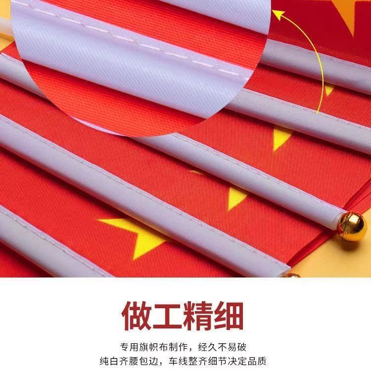 El trompetista de bandera roja de cinco estrellas de China sostiene la mano y agita la bandera, los niños sostienen la bandera roja con el poste, la bandera roja, la bandera pequeña, la bandera de colores