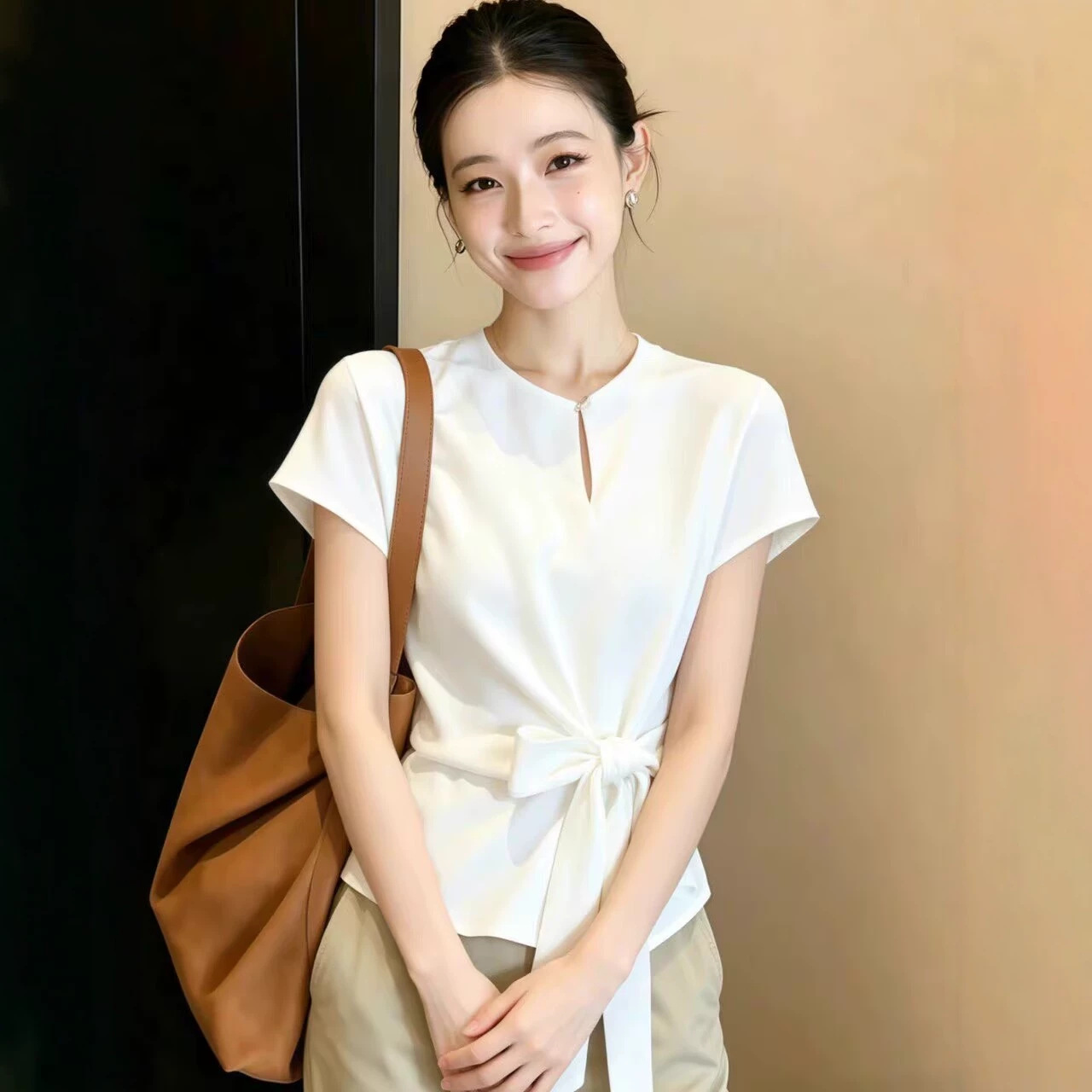 Áo sơ mi nữ trắng dây buộc nơ bướm eo, tay ngắn, phong cách trẻ trung — màu trắng chi tiết 4