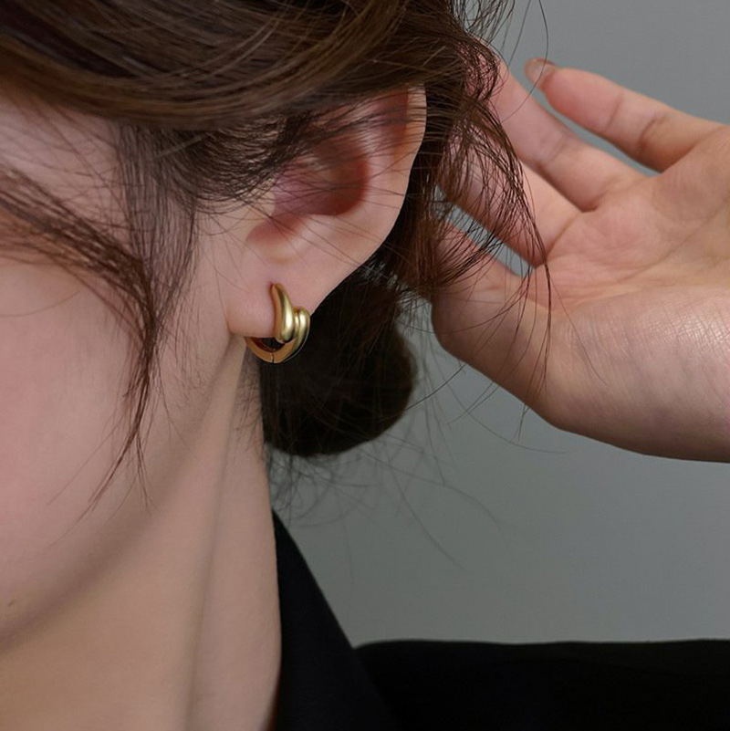 Small design matte sophisticated retro earrings drop-shaped