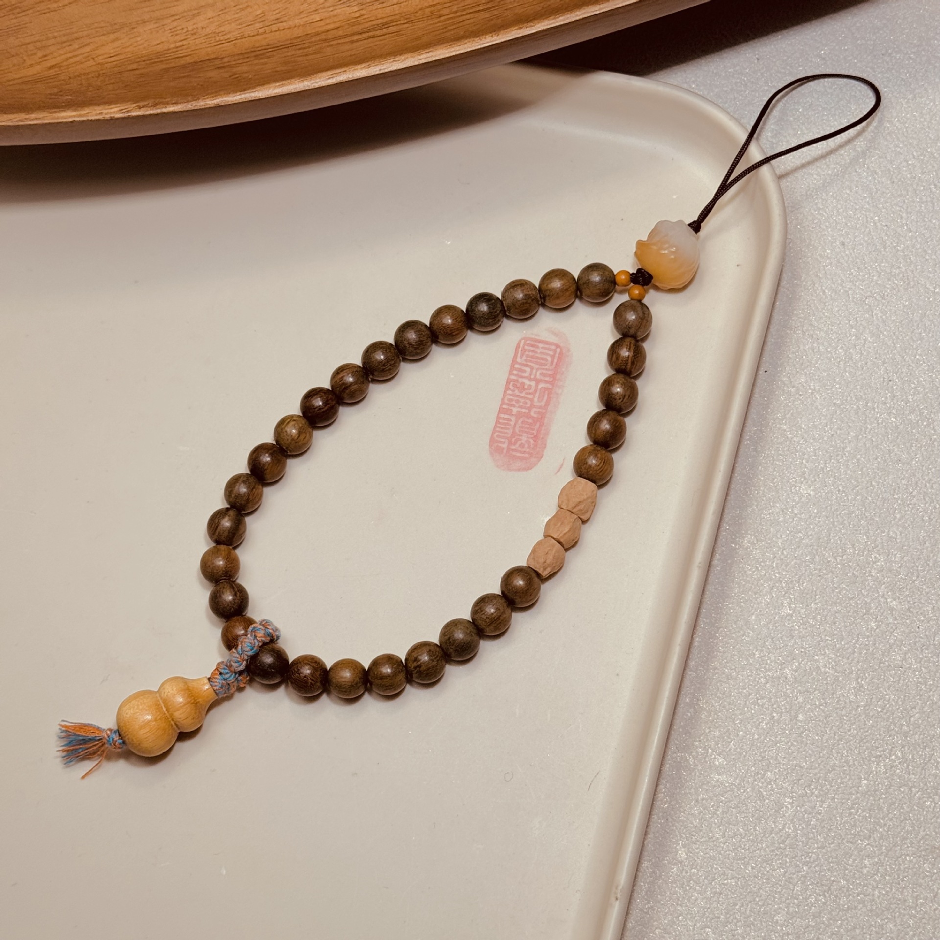 New green sandalwood phone chain, gourd-shaped phone charm, vintage decorative pendant, wooden short lanyard accessory