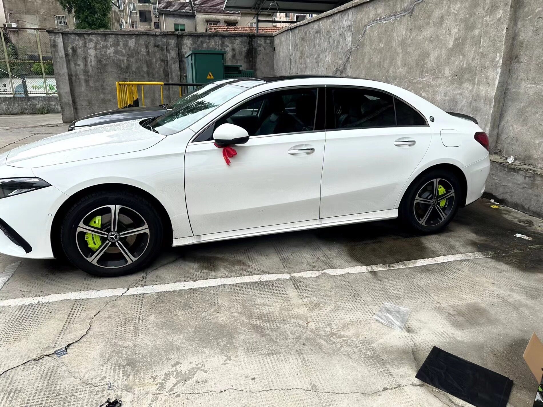 Suitable for Mercedes-Benz caliper covers for C-class C260L, E300L, A200L, G-class, and GLC, specialized for brake modification, made of aluminum alloy