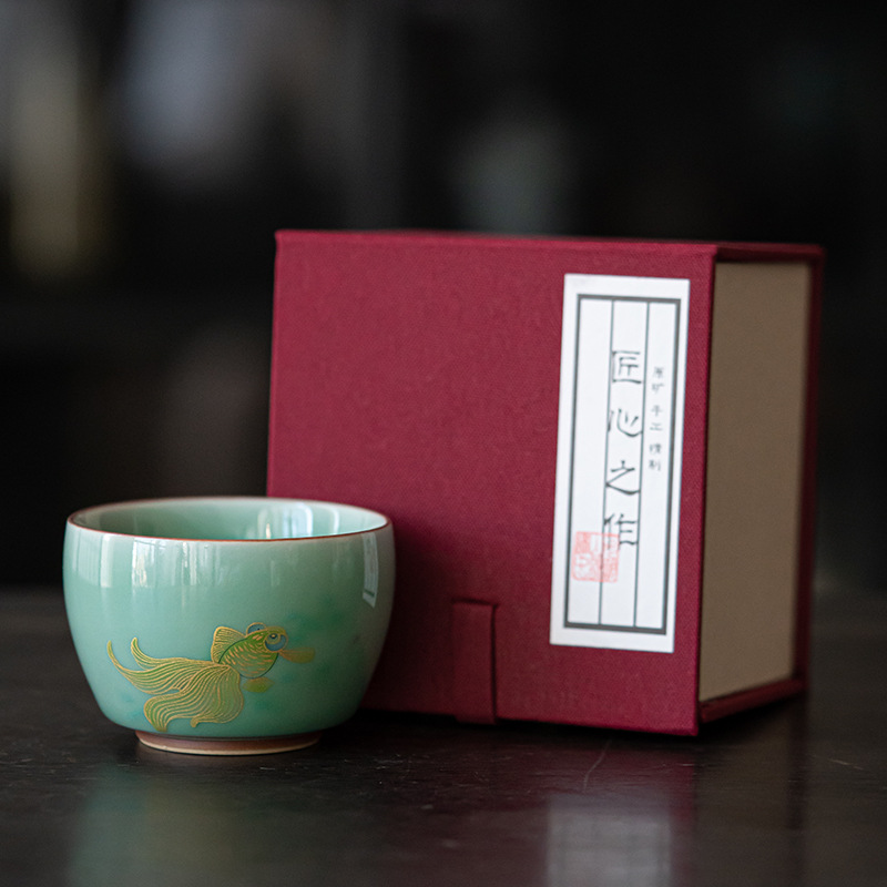 There are fish every year: Zen meditation cup, shaking head, gift box