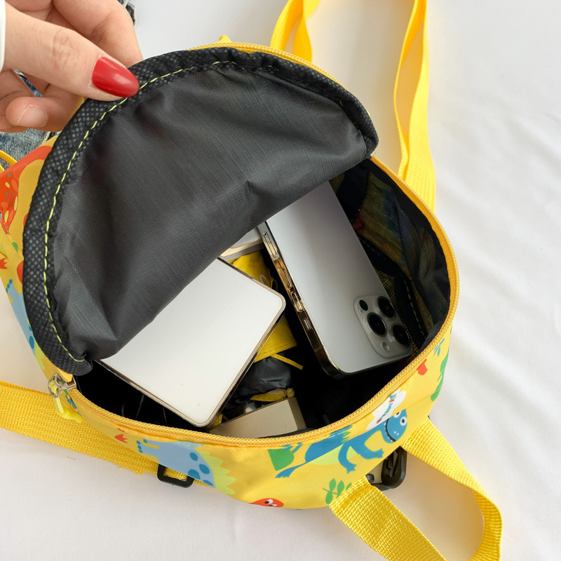 Mochila nueva al por mayor 2025, mochila de tela Oxford con diseño de dinosaurio de dibujos animados, mochila pequeña de gran capacidad para actividades al aire libre y ocio.