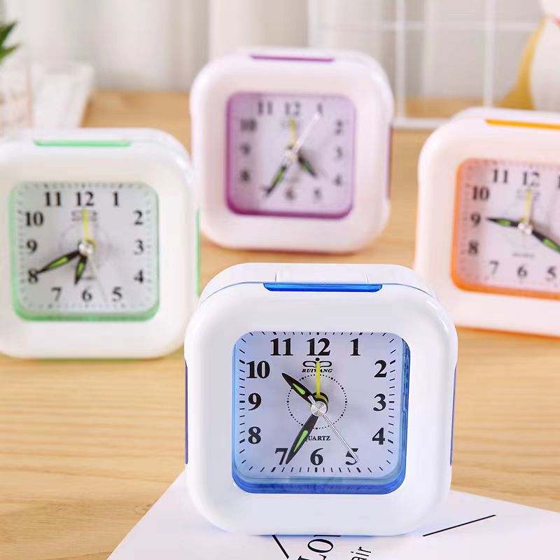 Fábrica directa de moda simple despertador de plástico cuadrado pequeño dormitorio cabecera silenciosa despertador de plástico reloj digital