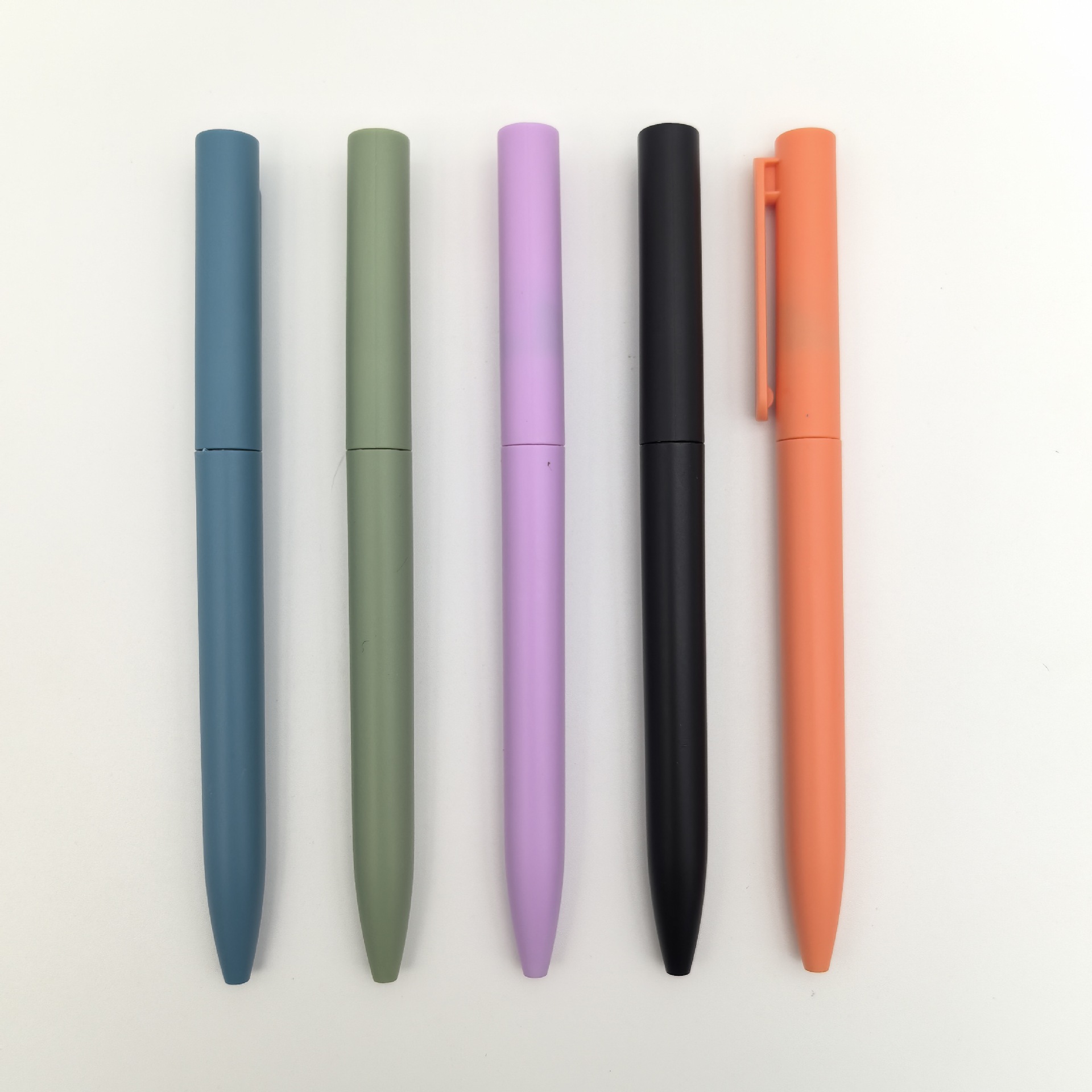 Bolígrafo giratorio de plástico de venta caliente transfronterizo, bolígrafo publicitario de varilla esmerilada, bolígrafo de hotel de color, logotipo personalizado, regalo