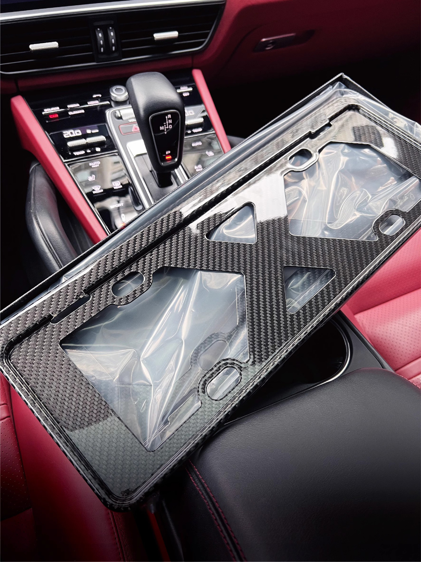 Suitable for Porsche Real Carbon Fiber License Plate Frame Tucayenne macan911 Panamera 718 Taycan