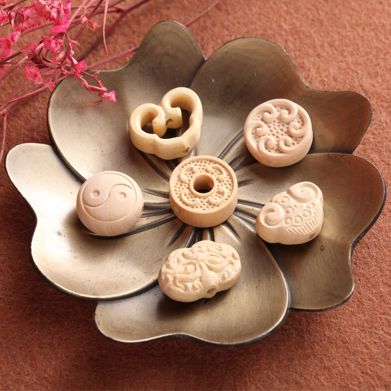 厂家批发黄杨雕刻饰品diy木雕配件工艺品礼品配饰吊坠义乌小商品