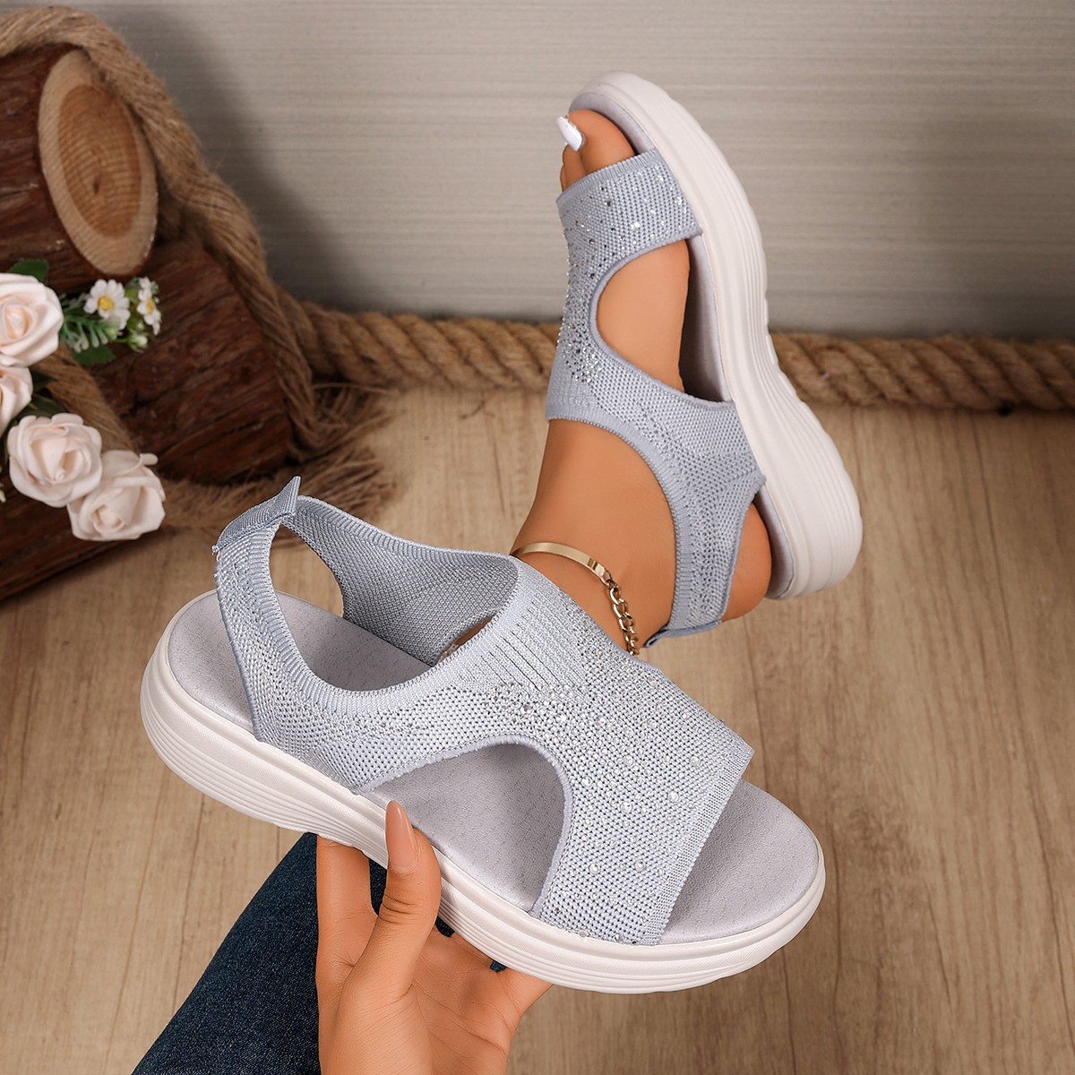 Nuevas sandalias ligeras deportivas casuales cómodas con costura de diamante de fondo grueso zapatos de mujer parche de sandalias para mujeres image 7