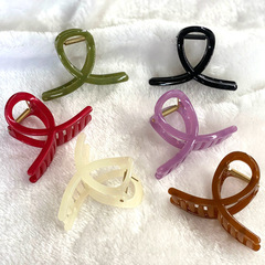 高八の字はシンプルで高級感があります。プラスチックを挟んで手作りの部品を作ります。