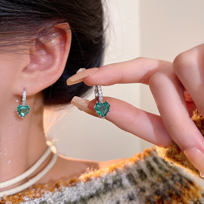 Corea del Sur Nueva Luz de lujo nicho anillo liso anillo de la oreja hebilla hembra ins moda todo fósforo temperamento ZIRCON encantadores pendientes