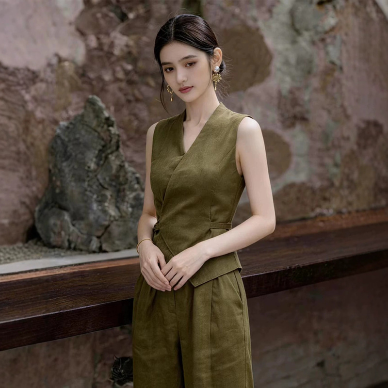 Summer New Old Money Style Women's Clothing, Olive Green Fashionable Vest Set, New Commuter Style, Very Beautiful and Stylish Two-Piece Set Summer New Old Money Style Women's Clothing, Olive Green Fashionable Vest Set, New Commuter Style, Very Beautiful and Stylish Two-Piece Set