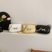 2024新款潮时尚H扣小方包气质百搭洋气单肩腋下包高级质感小方包