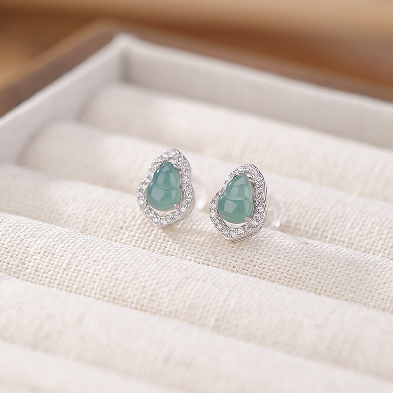 Khuyên tai bạc S925 hình hươu đính đá zircon xanh ngọc lục bảo phong cách cổ điển — Một cặp
