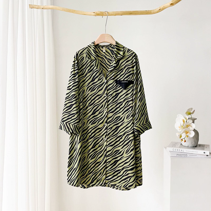 Весенне-летняя Пижама-рубашка Кардиган Ночная рубашка Ледяной шелк Зеленая Высококачественная Зебра Легкая роскошная женская пижама с лацканами