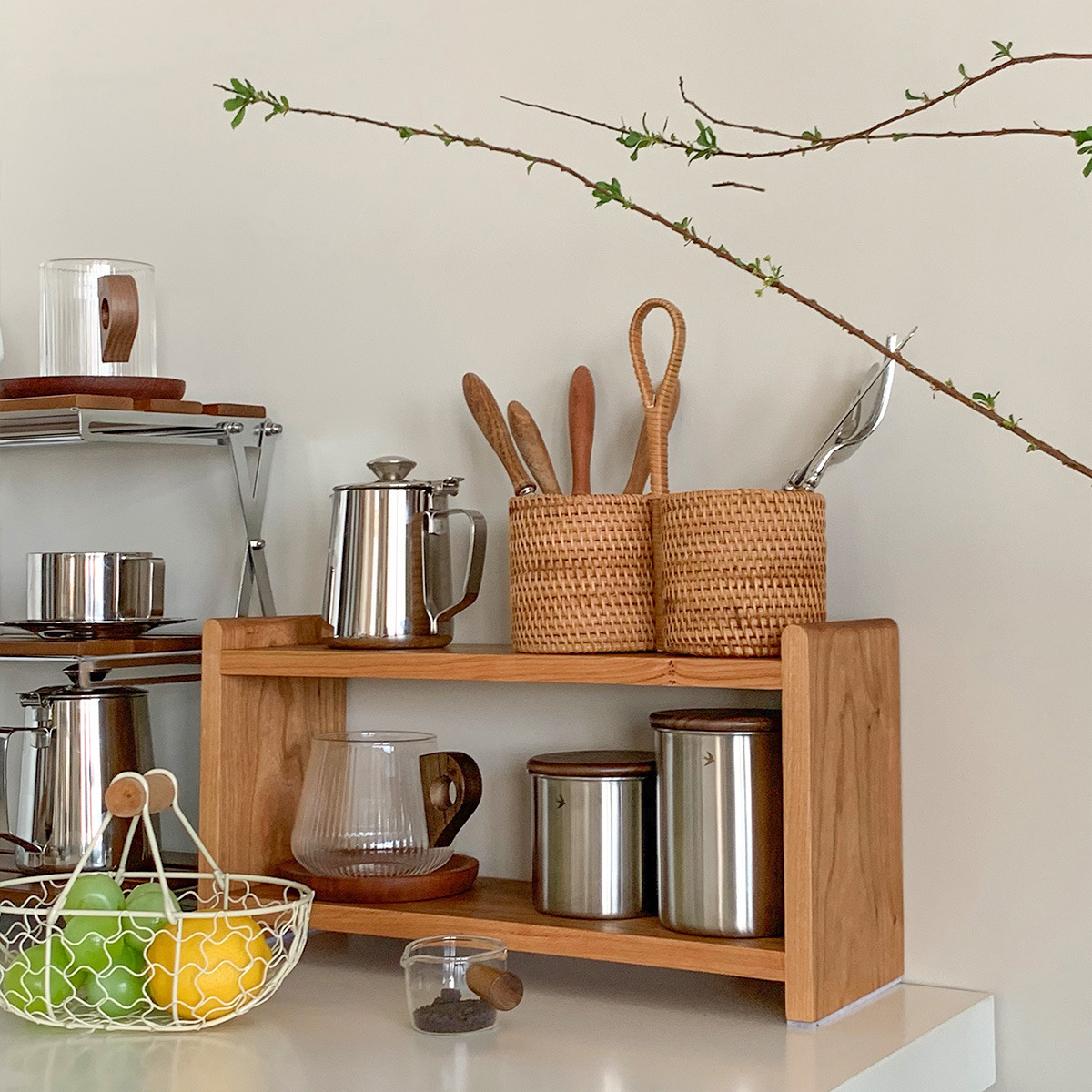 Estante de almacenamiento de madera maciza de doble capa de cereza de haya de escritorio juego de té Taza de almacenamiento en rack organizador de escritorio de oficina rack