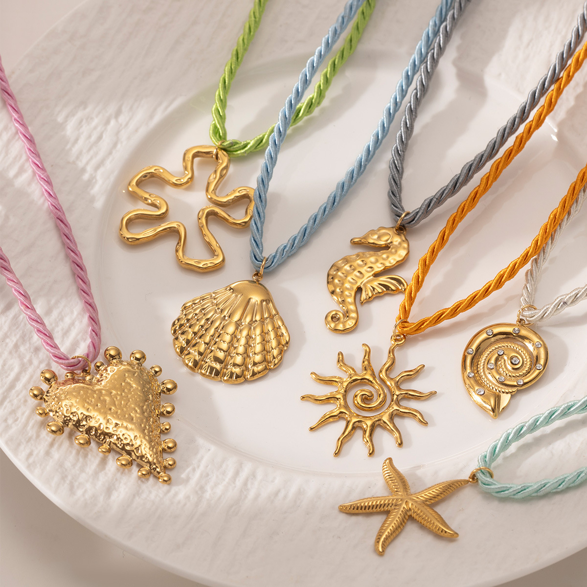 Tena collar de acero inoxidable europeo y americano diseño de nicho femenino hilo de color tejido concha estrella de mar collar de concha tendencia image 1