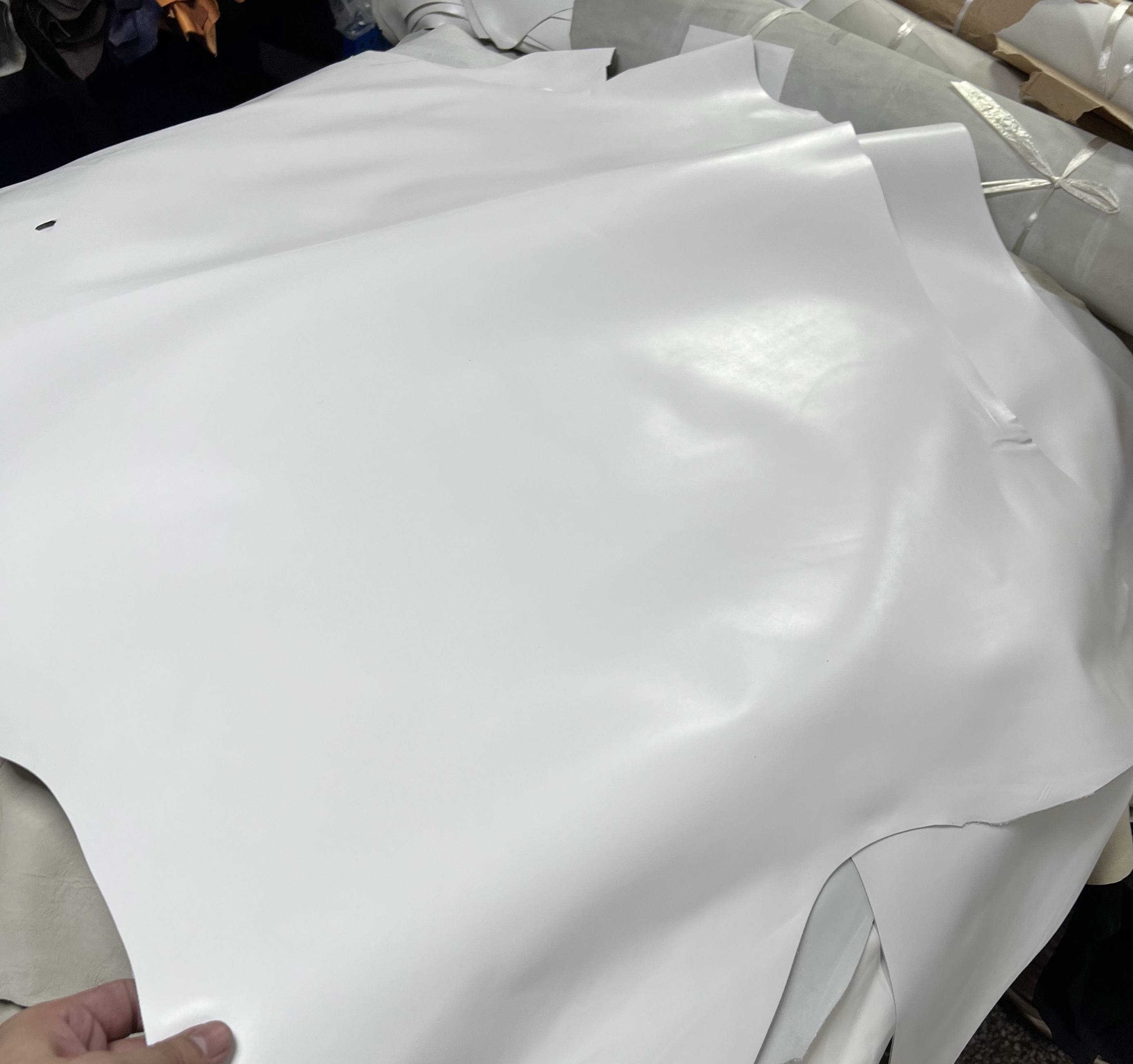 手感顺滑！高等级！意大利白色胎牛皮1.0mm 平均7-8尺 120/张中挺