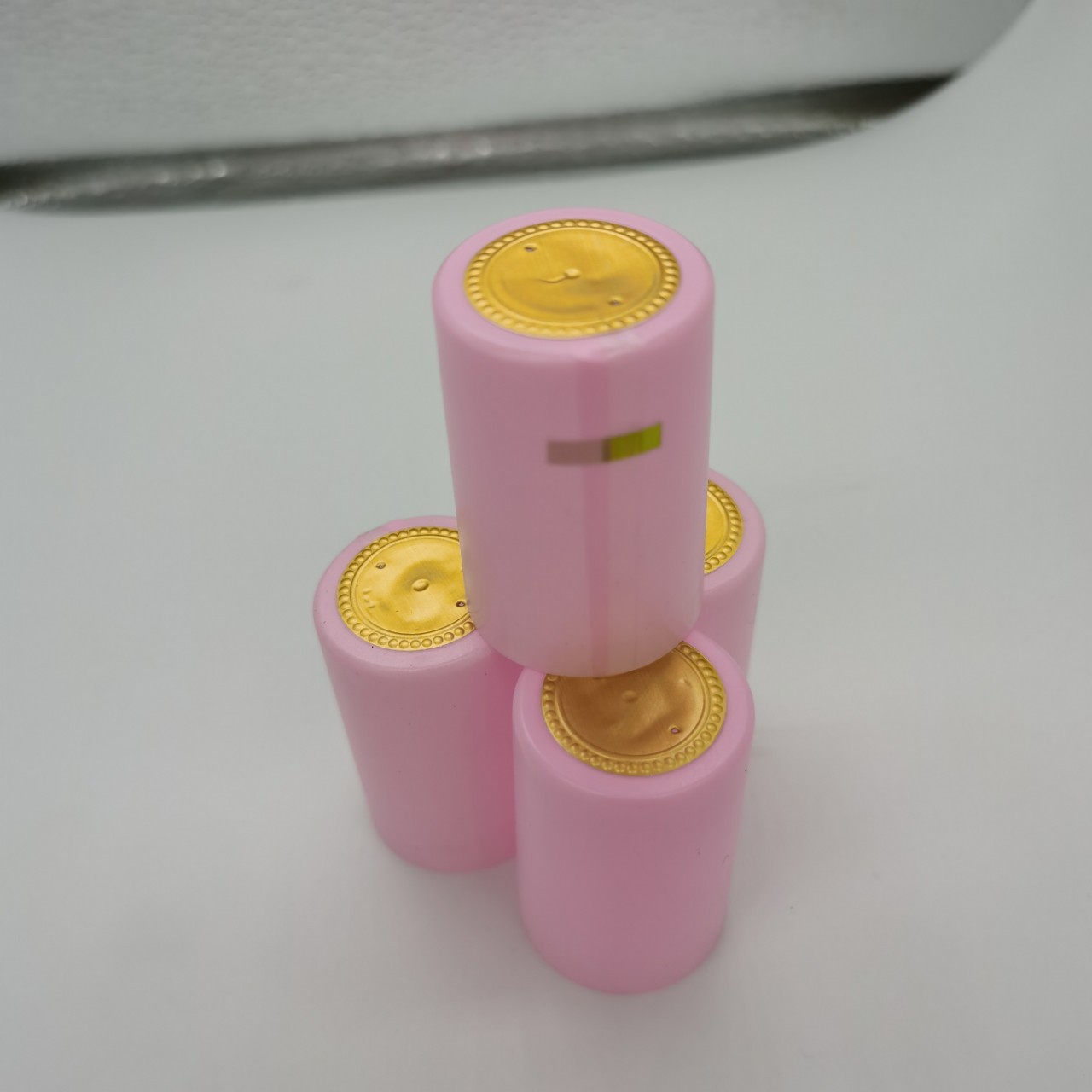 厂家生产PVC热缩胶帽红酒葡萄酒洋酒胶帽PEpE热缩帽