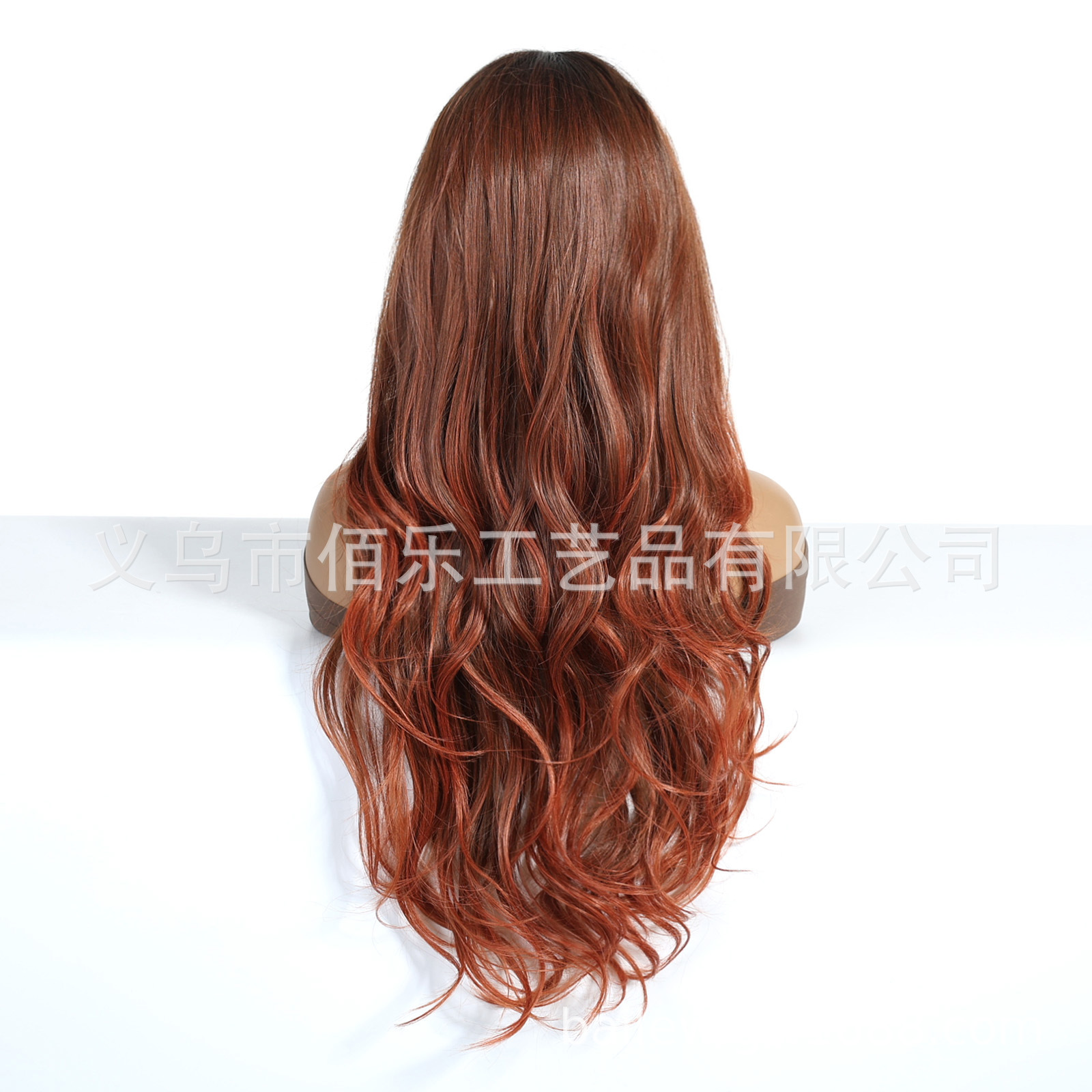 Peluca marrón rojiza, la parte superior de la cabeza está teñida de negro, flequillo, cabello largo y rizado, cubierta de cabeza completa, fibra química, hair femenino, stock europeo y americano al por mayor