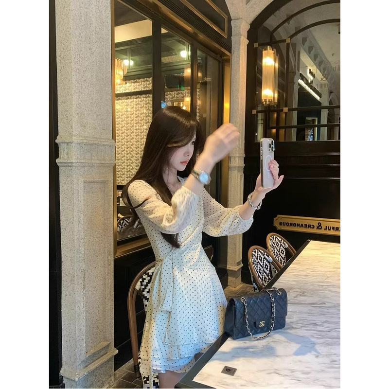 法式纯欲温柔波点连衣裙子女秋季新款设计感小众收腰V领绑带短裙|undefined