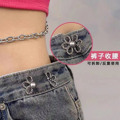 Waist-adjustable loose-fitting pants with no-fastener adjustable tightening and small button waist fasteners without pinholes