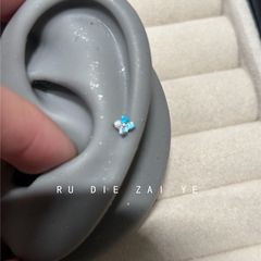 庫寧グラデーション青白ジルコンmini四葉草耳骨釘チタン鋼ねじ小型耳ウォームピアス
