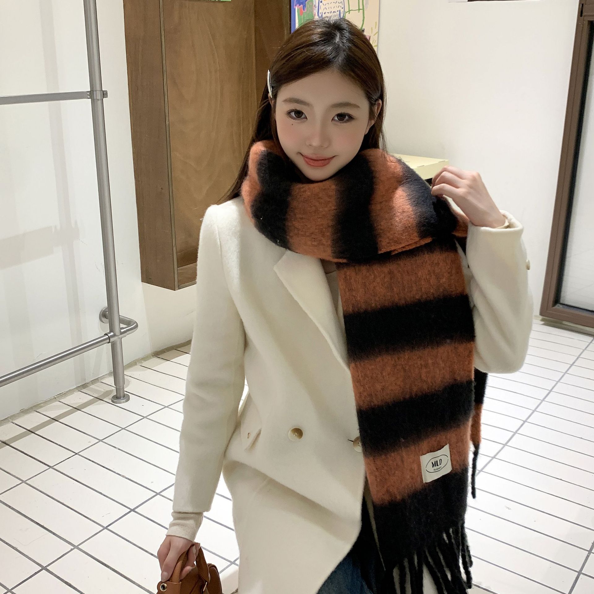 Corea del Sur AC rayas de color combinado bufandas de cachemira 2024 nuevo otoño invierno moda versátil pareja calentamiento buñuelo