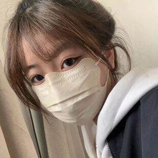 �R����ɫ���ɫ�r��һ���Ը��ֵ��Ů���ַ��m�o�����ۇ�������