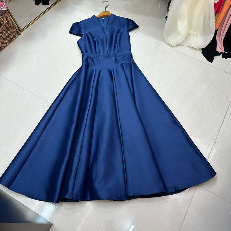 French Hepburn Style V-Neck Waist-Slimming A-Line Dress with a Large Hem A1 # 8582 French Hepburn Style V-Neck Waist-Slimming A-Line Dress with a Large Hem A1 # 8582