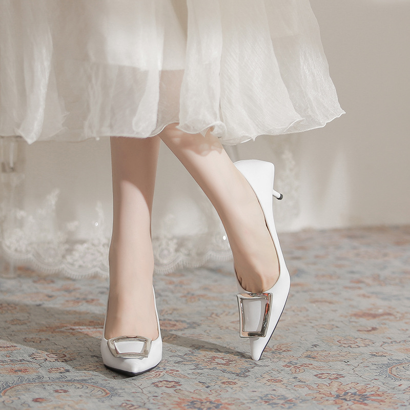 9586-3 European women's shoes 2023 autumn new low-heeled pointed toe shallow metal buckle high-heeled shoes commuting shoes