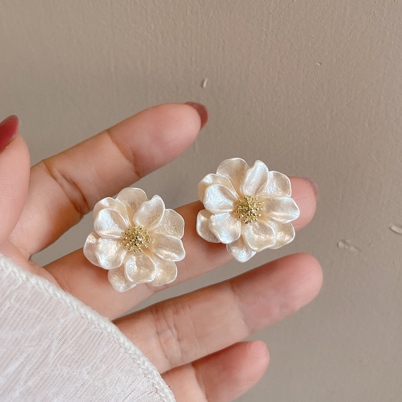 167#白色山茶花蚊香盘耳夹