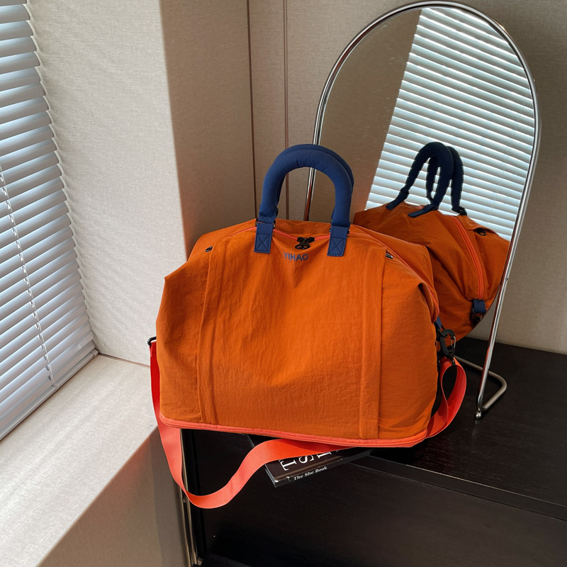 Travel bag wet and dry separation