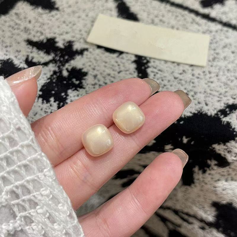 厂家定制简约小方糖珍珠香槟色耳钉轻奢设计925秋冬红色耳环耳饰