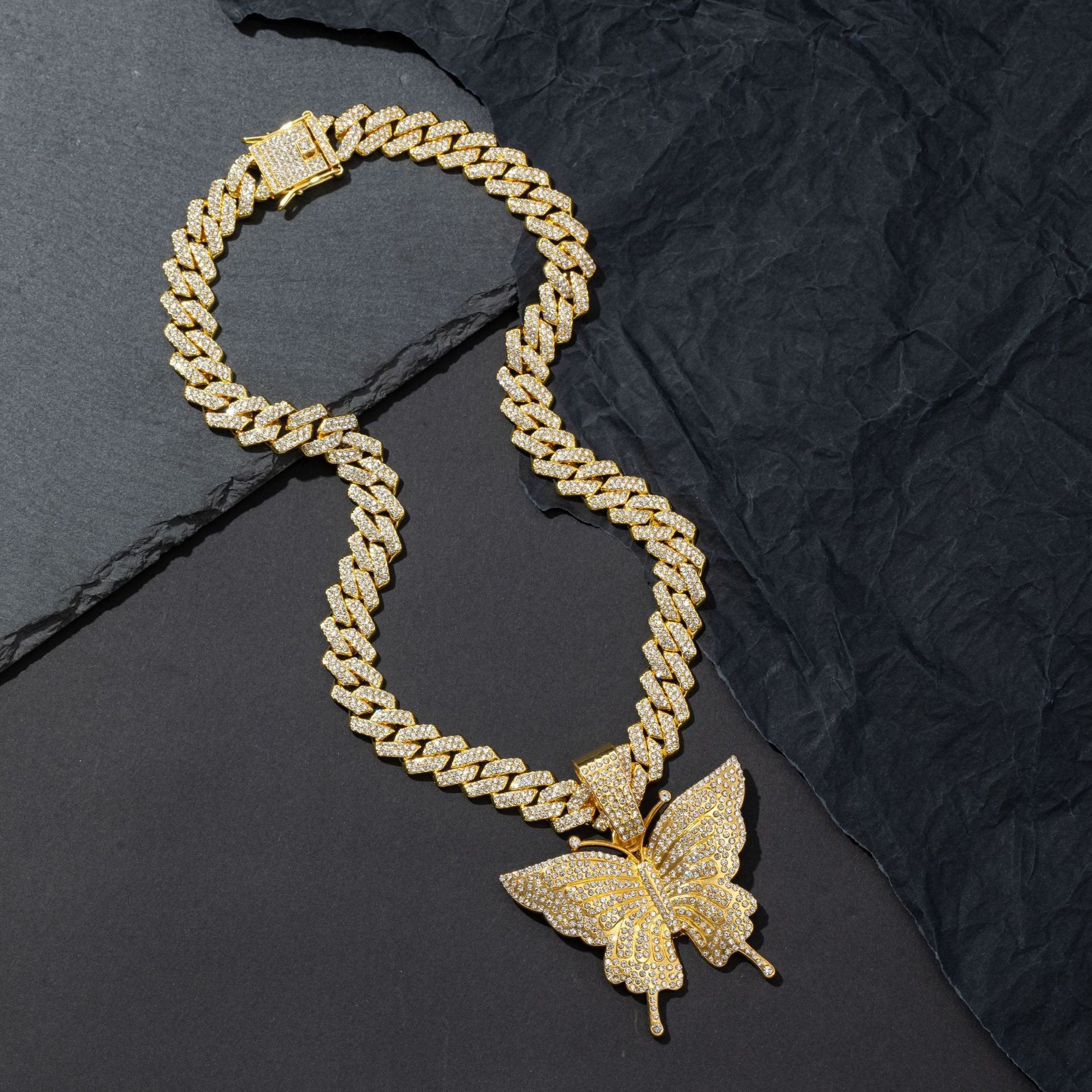 Lina Girl Cross-Border Hot-Selling Zinc Alloy Diamond-Studded Butterfly Pendant Necklace Unisex Light Luxury Personality Cuban_voghion.com