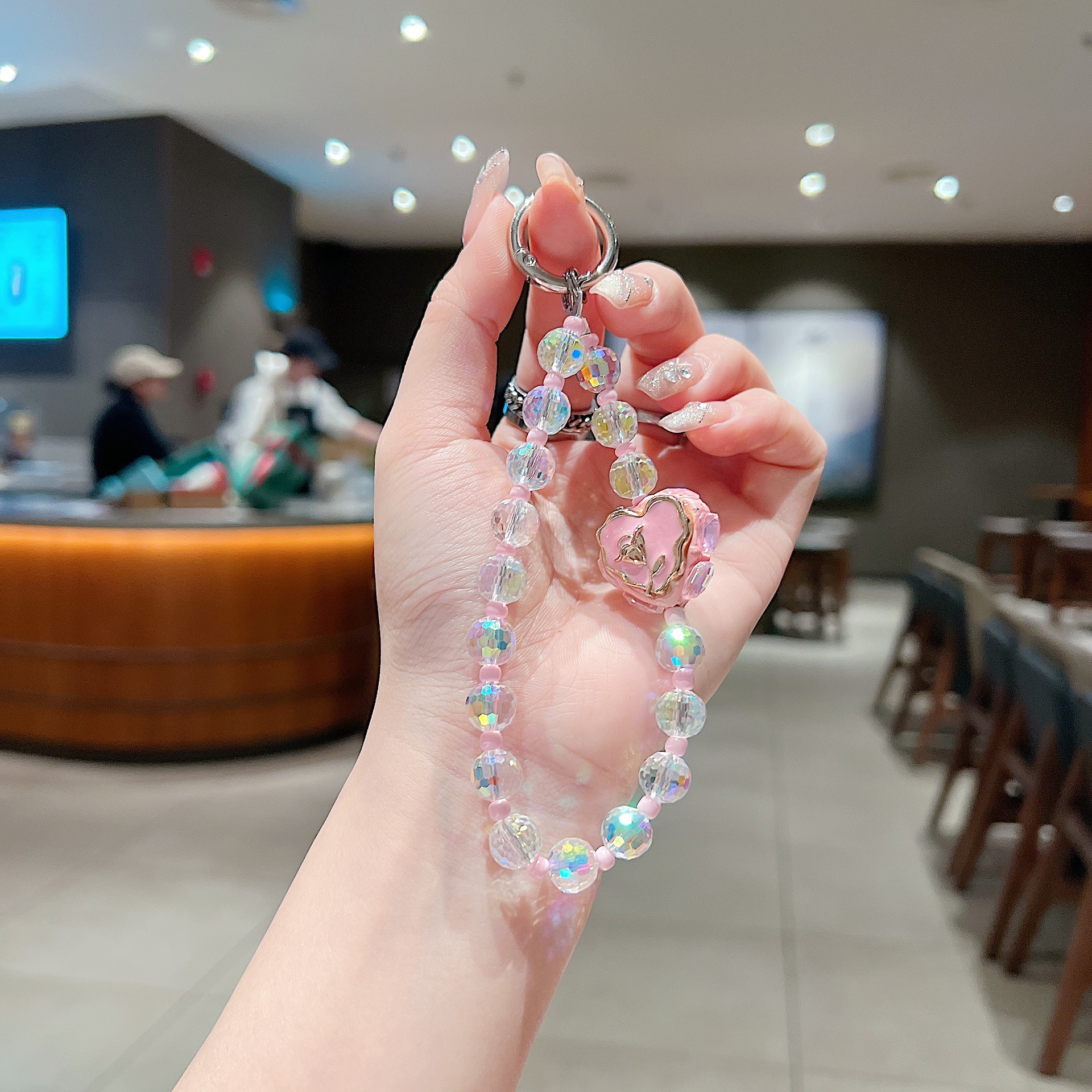 Verano pequeño y fresco cordón de cadena de teléfono móvil cristal colorido accesorios creativos amor flor pintada cordón de hebilla de metal