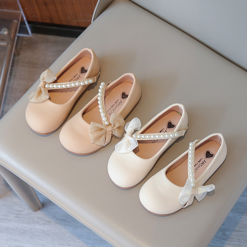 Zapatos de cuero de niñas primavera y otoño 2025 nuevos zapatos de perlas blancas para niñas bebés con una base suave de aire extranjero para niños zapatos de princesa Bean