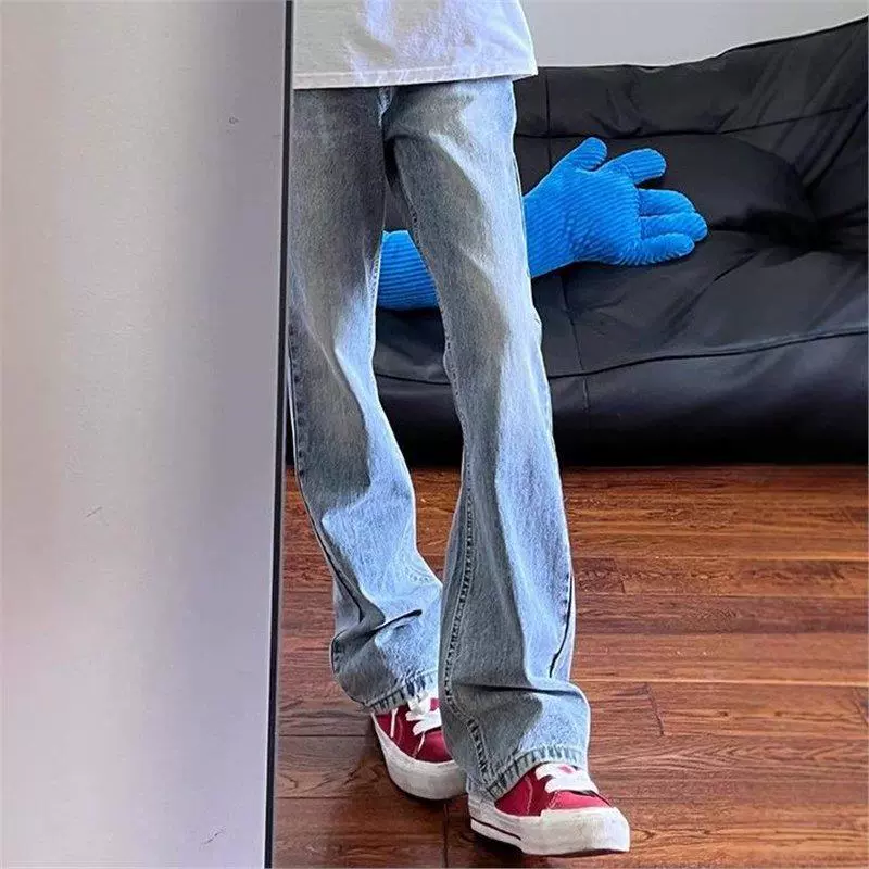 Эксклюзивные мужские джинсы с изогнутыми лезвиями светло-голубого цвета для внешней торговли, новинка лета 2025 года, стильные облегающие расклешенные прямые джинсы.