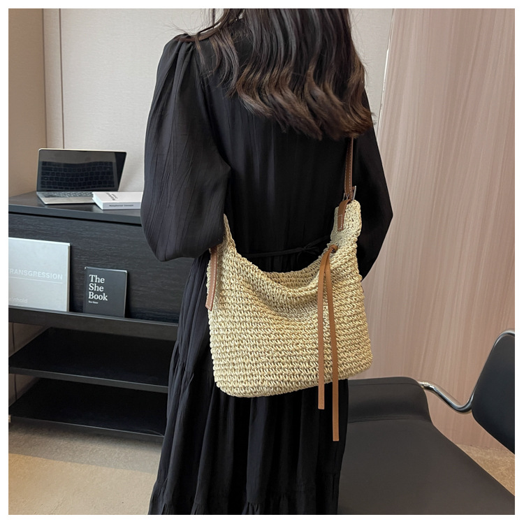 Stylish Straw Bag Image 4