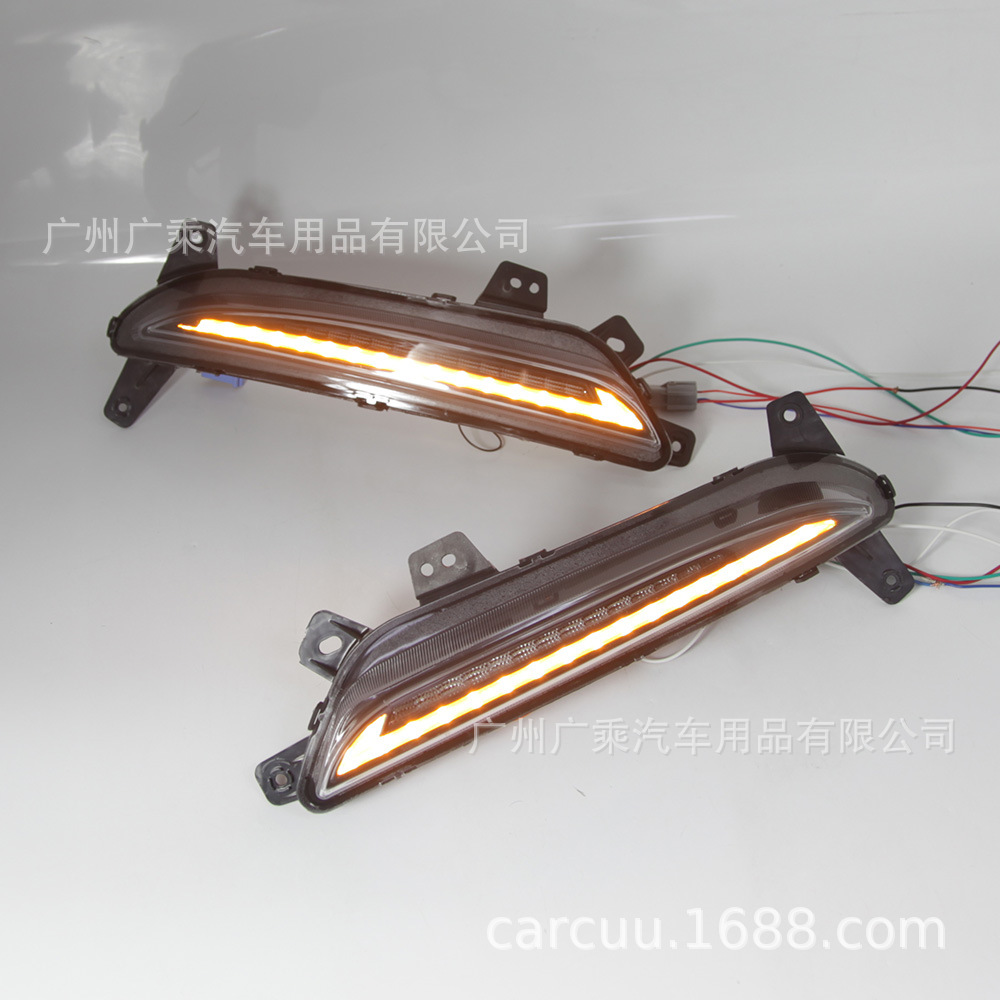 Aplicable a la moderna fista parachoques trasero luz trasera luz de freno 3 funciones