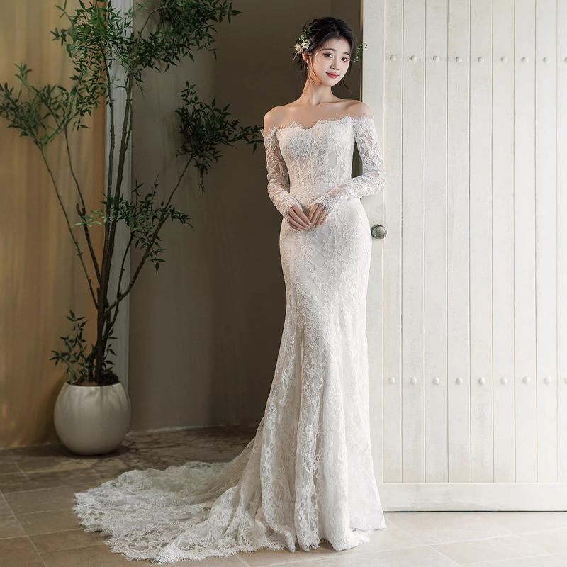 New Style One-Shoulder Fishtail Lace Wedding Dress with Long Sleeves and a Small Train, Bridal Main Gown with a High-End Vintage Vibe, Light and Elegant Wedding Dress New Style One-Shoulder Fishtail Lace Wedding Dress with Long Sleeves and a Small Train, Bridal Main Gown with a High-End Vintage Vibe, Light and Elegant Wedding Dress