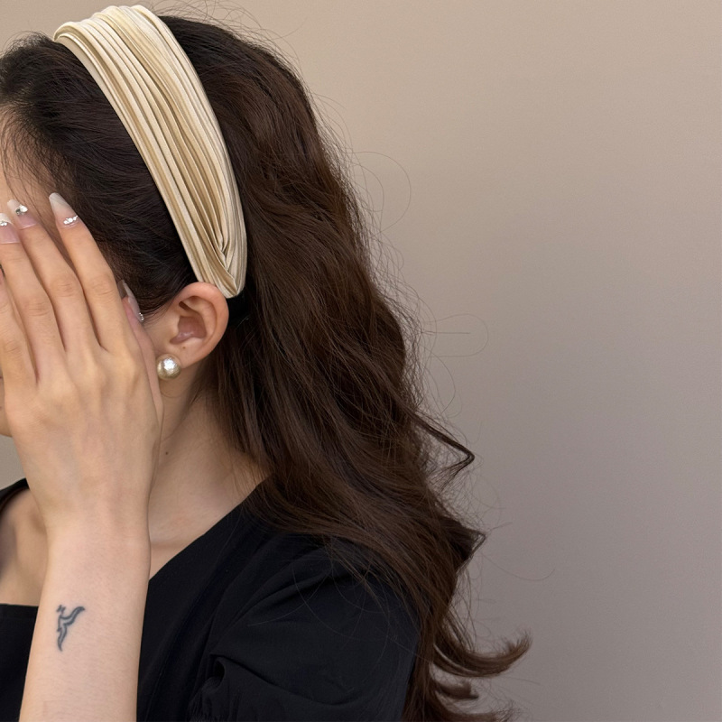 女性用のプリーツつば広ダークヘアバンド 2025 夏の新しいスタイルの高頭頂ヘアピン帽子気質デイリーヘアアクセサリーヘッドバンド|undefined
