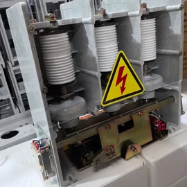 高压熔断器;高压断路器;绝缘套管