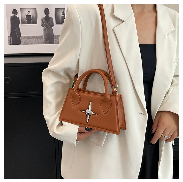 Semplice nuovo stile estivo 2023, popolare quest'anno, borsa quadrata piccola a tracolla portatile da pendolarismo casual in stile occidentale per donna_voghion.com