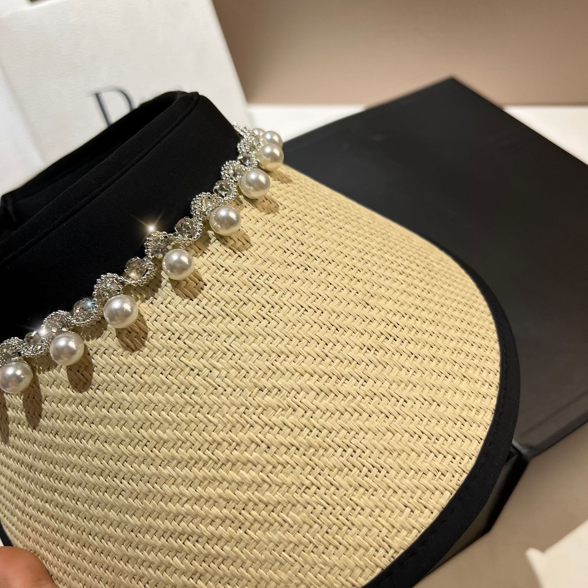 Korean version of Xiaoxiangfeng light luxury pearl rhinestone hollow top for women's summer outdoor travel, lightweight_voghion.com