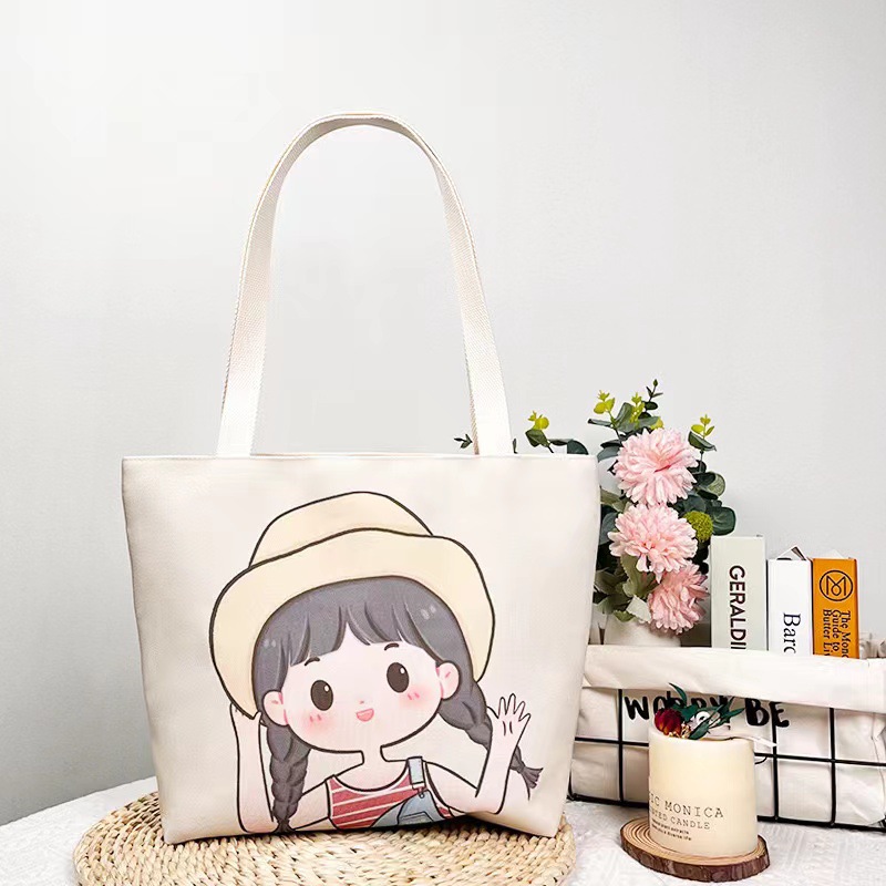 노란 모자 소녀 큰 가방