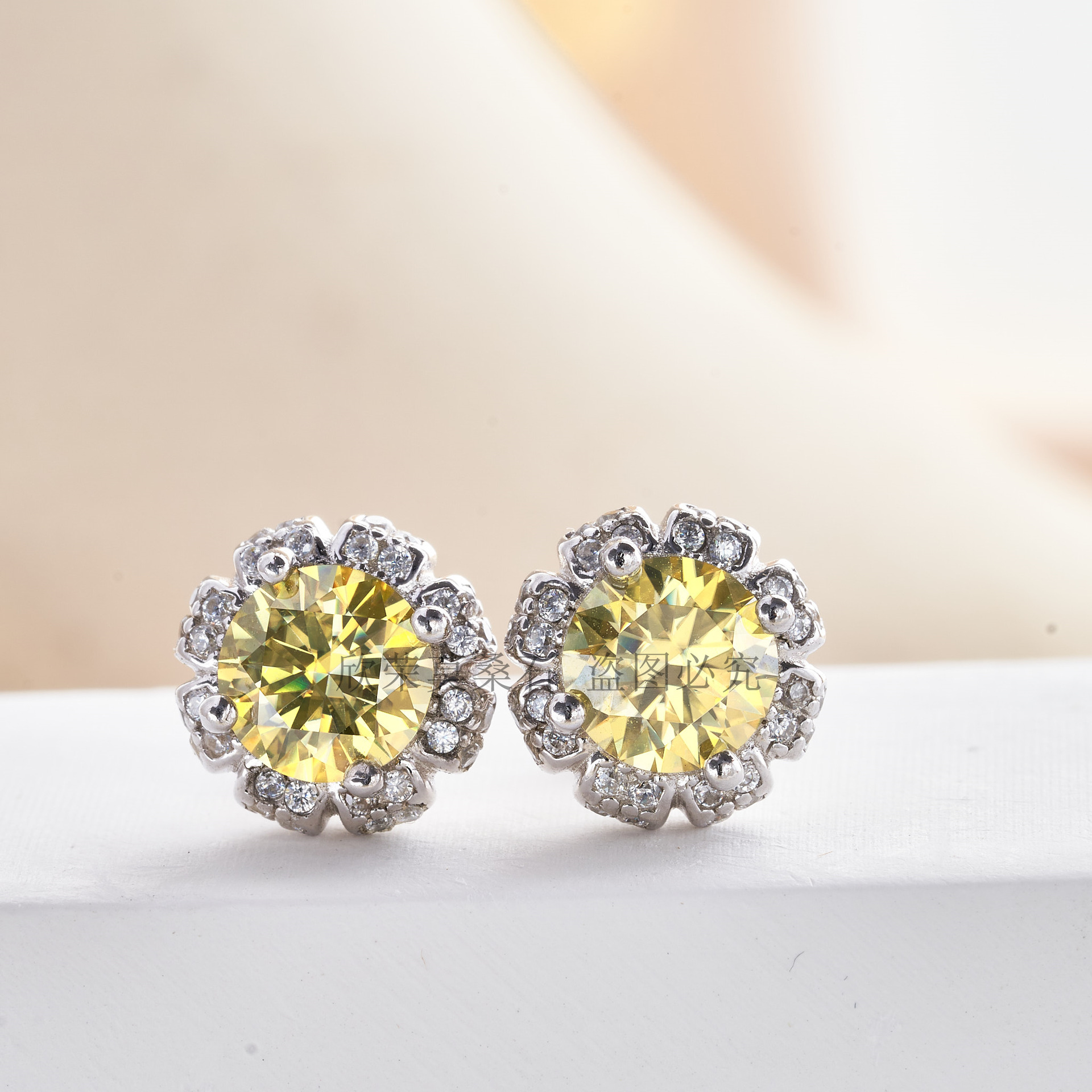 1CTX2 pernos de piedra de moissanita amarillo limón con certificado GRA cabeza de toro pernos de piedra de moissanita se pueden medir con un bolígrafo de plata S925