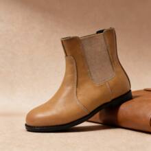 Դ�^���SŮЬ��ƤӢ���W�������ɾo��ţƤ���bѥ���s�A�^