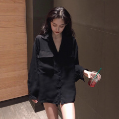 非常に仙人のシャツの女性のデザイン感が小さいです。